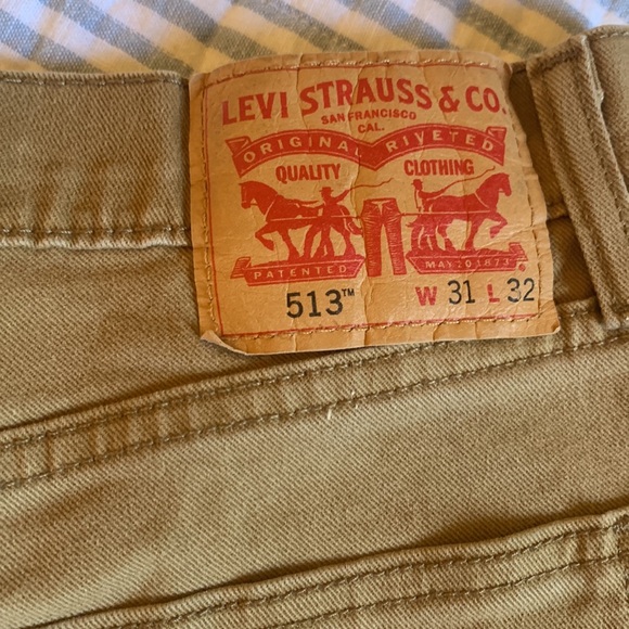 Levi’s 513 tan cutoff Jean shorts - Picture 4 of 4
